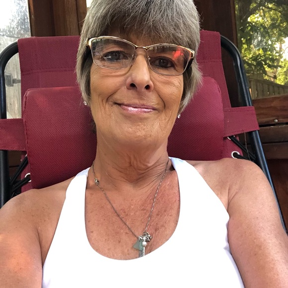 Meet your Posher, Deb - Picture 1 of 1